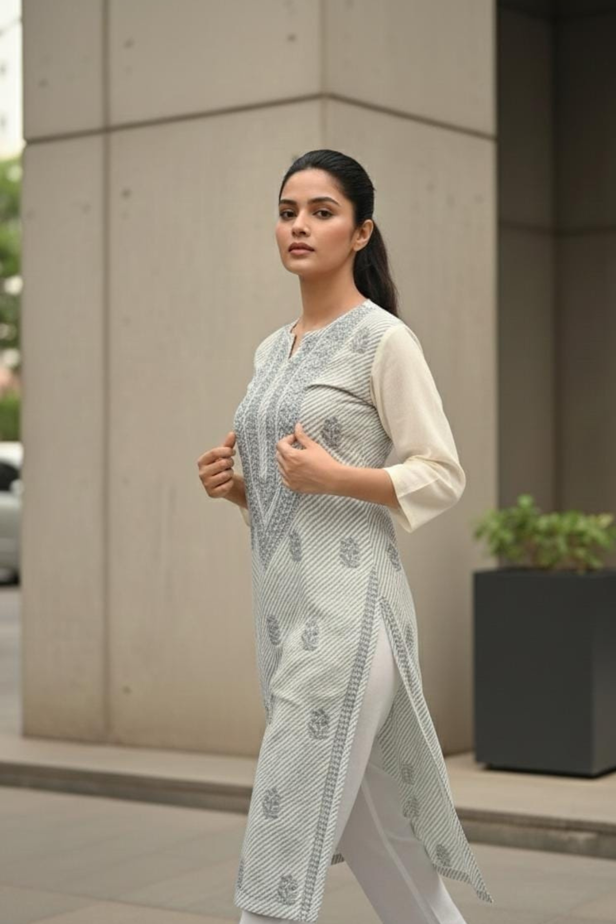 Lehariya Chikan Kurti