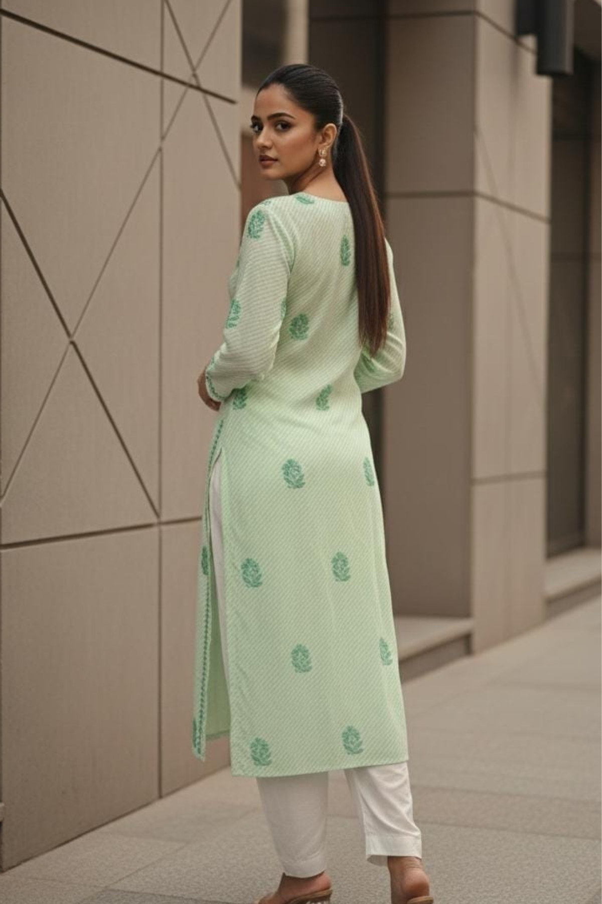 Lehariya Chikan Kurti